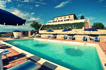 Foto Rustico a Volterra di 450 m² con 12 locali in vendita