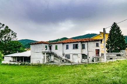Foto Rustico in LOCALITA' ITALIA, Saliceto Centro di 500 m² con 14 locali