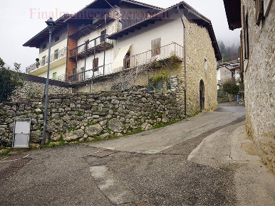 Foto Rustico in Via Diaz, Isera Patone di 360 m² con 12 locali in vendita