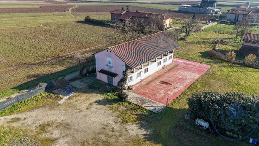 Foto Rustico in Strada Monza, Chieri Zona Periferica di 400 m² in vendita