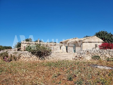 Foto Rustico a Scicli di 250 m² con 10 locali in vendita