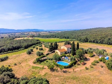 Foto Rustico a Follonica Area Rurale, Poggio Tre Cancelli di 300 m²
