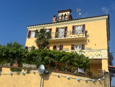 Foto Rustico in via Maestra, Pino d'Asti di 270 m² con 13 locali in vendita