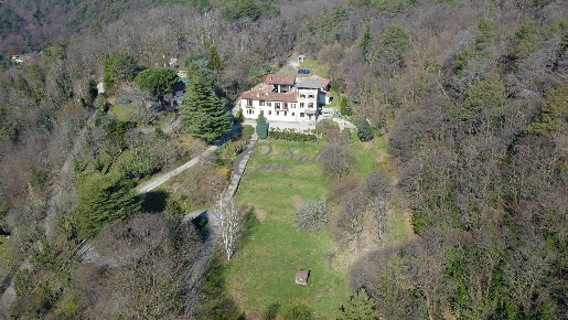 Foto Rustico in Via Bronno, Como Cardano di 1100 m² con 30 locali