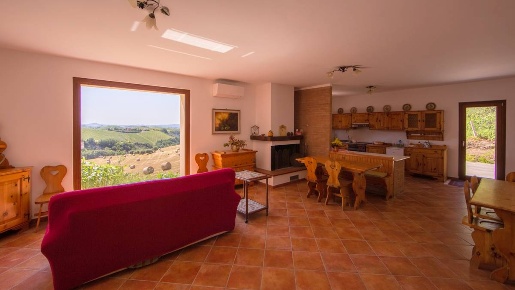 Foto Rustico in Contrada Ciafone, Offida di 140 m² con 2 locali in vendita