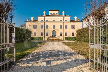 Foto Rustico in Via Lisiade Pedroni, Gonzaga Centro di 3560 m² in vendita