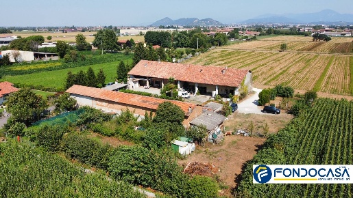 Foto Rustico a Rovato Centro di 320 m² con 8 locali in vendita