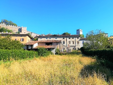 Foto Rustico a Monzambano di 425 m² con 8 locali in vendita
