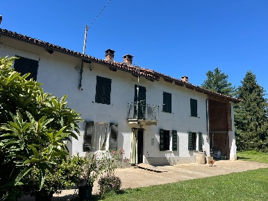 Foto Rustico in bricco miglino, Montafia di 354 m² con 9 locali in vendita
