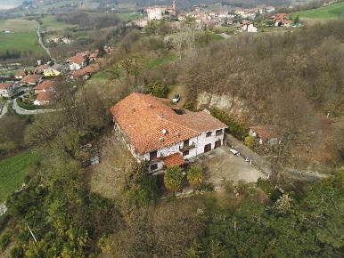 Foto Rustico in Regione Caseppa, Rivalba di 500 m² con 10 locali in vendita