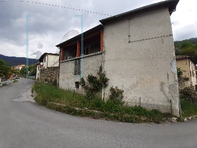 Foto Rustico in via grenzolini, Armo di 185 m² con 6 locali in vendita