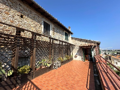 Foto Rustico in via al borgo, Albenga Bastia di 135 m² con 6 locali