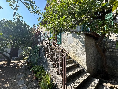 Foto Rustico in via al borgo, Albenga Bastia di 135 m² con 6 locali