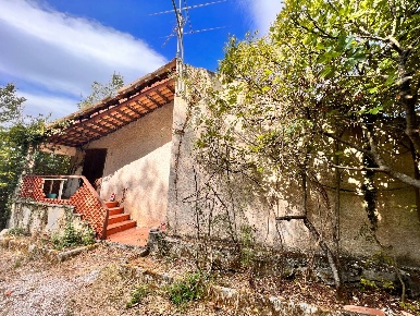Foto Rustico in FRAZIONE VALLEMANIA, Genga di 160 m² con 8 locali