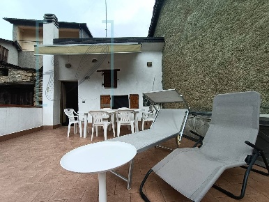 Foto Rustico in Via San Lorenzo, Pieve di Teco Acquetico di 150 m²