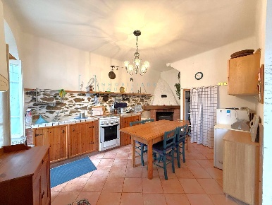 Foto Rustico in Via San Lorenzo, Pieve di Teco Acquetico di 150 m²