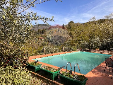 Foto Rustico in Santa Maria Albiano, Camaiore Camaiore Paese di 115 m²