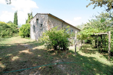 Foto Rustico a Roccastrada Sassofortino di 264 m² con 10 locali in vendita