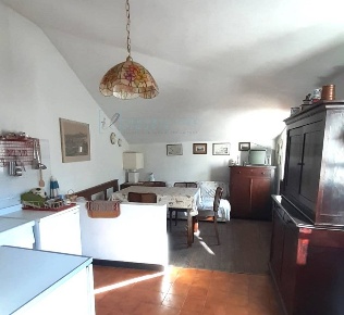 Foto Rustico in vicolo scuro 1, Rezzo Centro di 60 m² con 3 locali