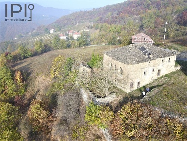 Foto Rustico in scaletta uzzone, Castelletto Uzzone di 300 m² con 14 locali