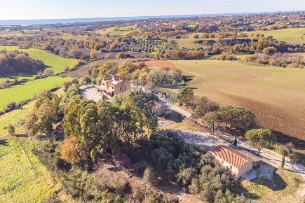Foto Rustico in Vicolo di Castel Campanile, Fiumicino di 630 m² in vendita