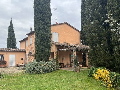 Foto Rustico in BUCINE, Bucine Centro di 248 m² con 11 locali in vendita