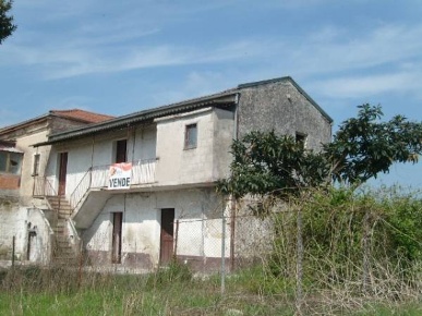 Foto Rustico in VIA SOLFEGNA, Cassino Centro di 170 m² con 4 locali