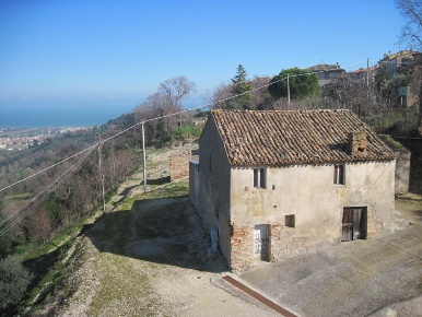 Foto Rustico a Campofilone di 300 m² con 7 locali in vendita