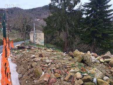 Foto Rustico in Villa Verri, Amandola di 192 m² con 10 locali in vendita