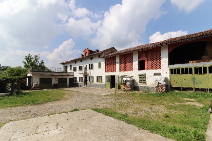 Foto Rustico in Regione Bologna, Agliano Terme di 233 m² con 6 locali
