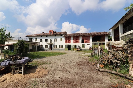 Foto Rustico in Regione Bologna, Agliano Terme di 233 m² con 6 locali