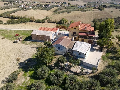 Foto Rustico in Frazione Cotti, Sant'Eusanio del Sangro di 731 m²