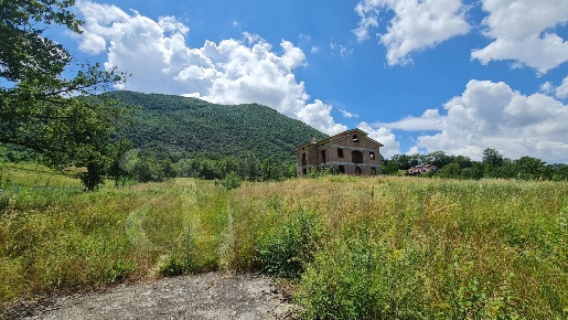 Foto Rustico in Via Serile, Pico di 580 m² con 20 locali in vendita