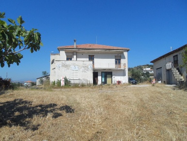 Foto Rustico in Via Panoramica, Tortoreto Centro di 380 m² con 6 locali