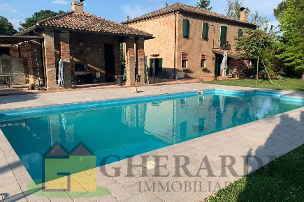 Foto Rustico a Ferrara Aguscello di 400 m² con 7 locali in vendita