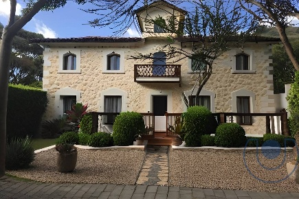 Foto Rustico in via San Felice, Pino Torinese di 210 m² con 7 locali