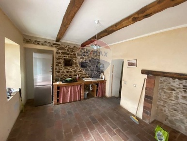 Foto Rustico in via Piave, Santa Maria Hoè Sancina di 230 m² con 9 locali