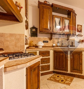 Foto Rustico in Str. Complanare Ovest, Mola di Bari di 18 m² con 1 locali
