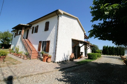 Foto Rustico a Grosseto Braccagni di 830 m² con 15 locali in vendita