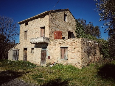 Foto Rustico in via ferretti, Castorano Centro di 203 m² con 5 locali