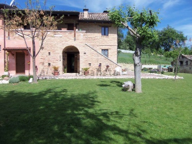 Foto Rustico in contrada Valentino, Castel di Lama di 414 m² con 11 locali