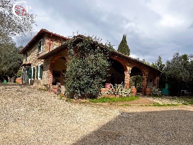 Foto Rustico in via della Montagnola, Greve in Chianti di 310 m² in vendita