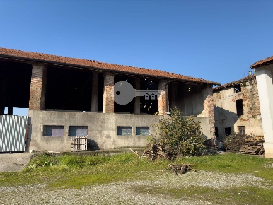 Foto Rustico in Via Sessanta, Bagnolo Mella di 4000 m² con 10 locali