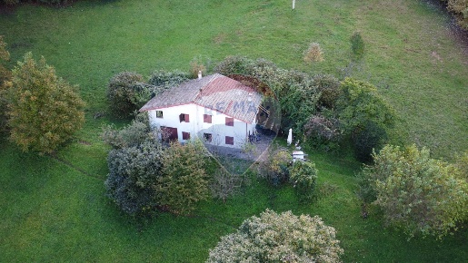 Foto Rustico a Solto Collina di 250 m² con 4 locali in vendita