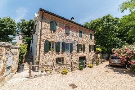 Foto Rustico a Vo' di 360 m² con 9 locali in vendita