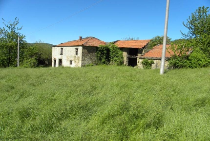 Foto Rustico in Ruà, Castelletto Uzzone di 220 m² con 10 locali in vendita