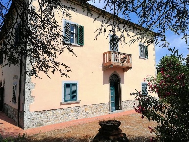 Foto Rustico a Montecatini Val di Cecina Centro di 750 m² con 23 locali