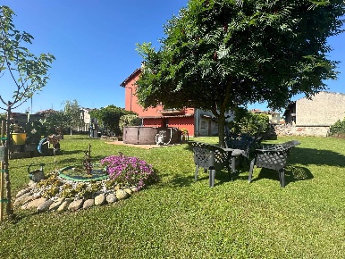 Foto Rustico in Via San Giovanni, Oleggio Centro di 375 m² con 8 locali