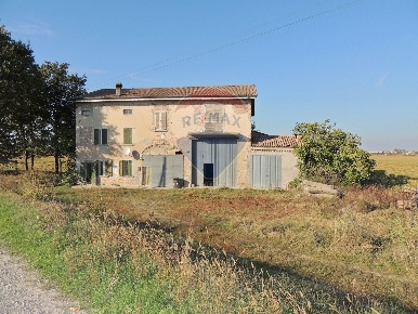 Foto Rustico a Gualtieri di 169 m² con 6 locali in vendita
