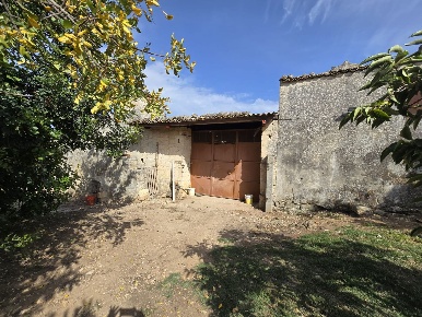 Foto Rustico in CUGNI STALLAINI, Noto di 3290 m² con 4 locali in vendita